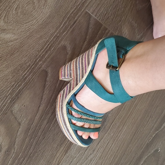 Wedges/Sandals - Picture 6 of 7
